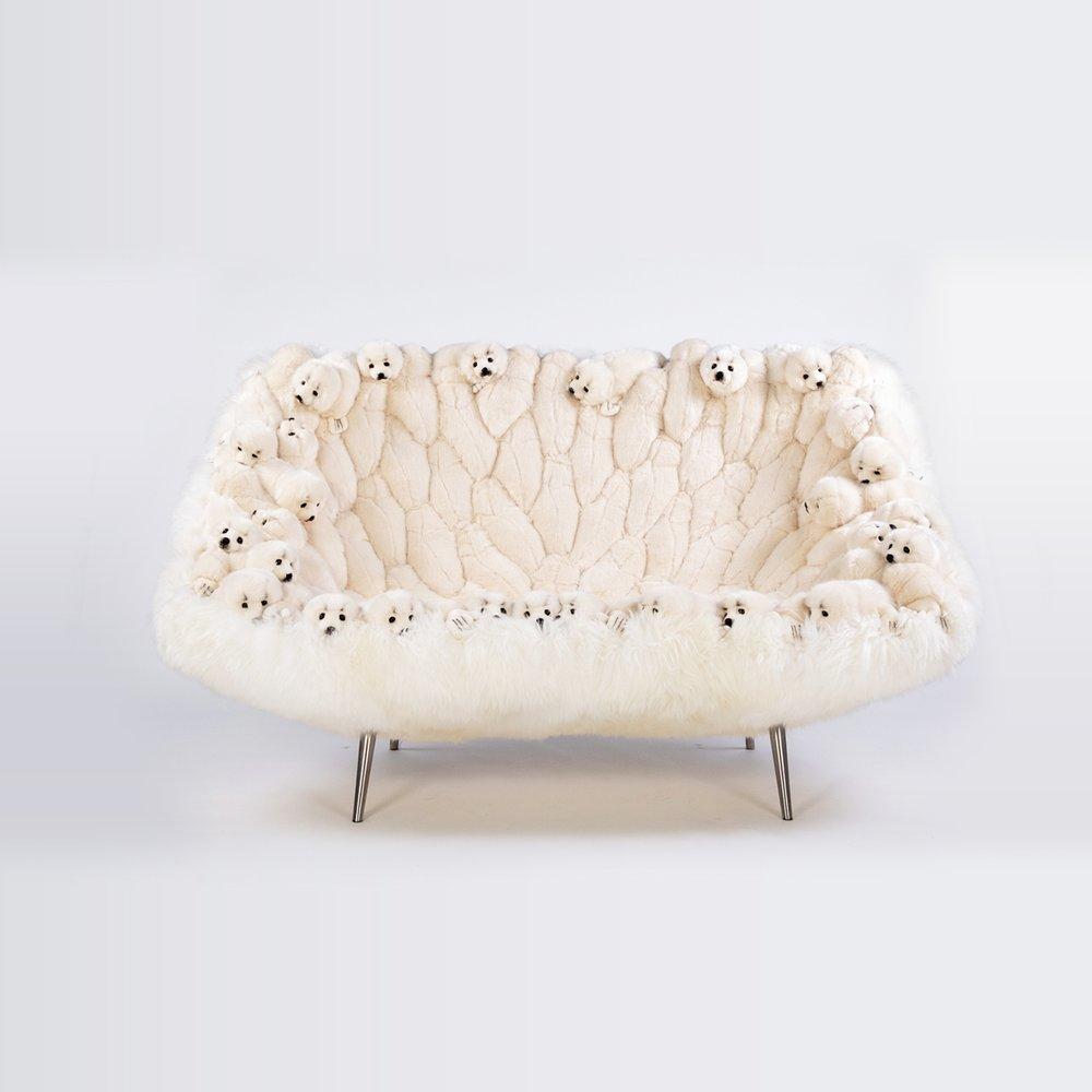 SNOW SEAL SOFA